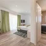 بيت للعطل Traumhafte Mit Sauna, Whirlpool, Privatpool, Babybett, Billard, Bbq *