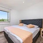 Traumhafte Mit Sauna, Whirlpool, Privatpool, Babybett, Billard, Bbq بيت للعطل *