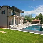 Traumhafte Mit Sauna, Whirlpool, Privatpool, Babybett, Billard, Bbq Kaštelir