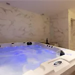 Traumhafte Mit Sauna, Whirlpool, Privatpool, Babybett, Billard, Bbq بيت للعطل Kaštelir