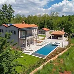 Traumhafte Mit Sauna, Whirlpool, Privatpool, Babybett, Billard, Bbq Kaštelir