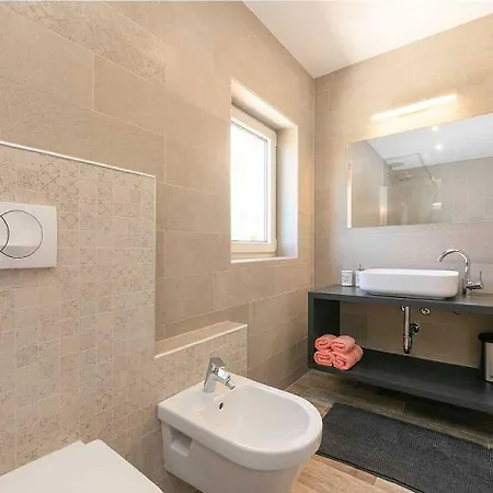 Traumhafte Mit Sauna, Whirlpool, Privatpool, Babybett, Billard, Bbq Дом отдыха Каштелир