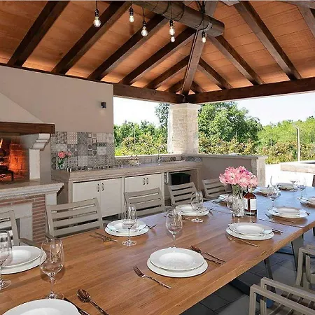 Traumhafte Mit Sauna, Whirlpool, Privatpool, Babybett, Billard, Bbq