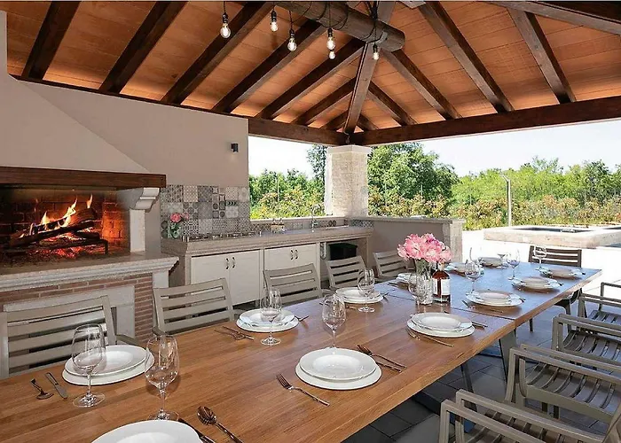 Traumhafte Mit Sauna, Whirlpool, Privatpool, Babybett, Billard, Bbq