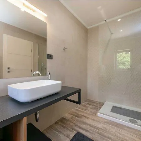 Traumhafte Mit Sauna, Whirlpool, Privatpool, Babybett, Billard, Bbq Nyaraló