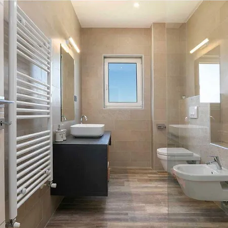 Traumhafte Mit Sauna, Whirlpool, Privatpool, Babybett, Billard, Bbq Nyaraló Kaštelir