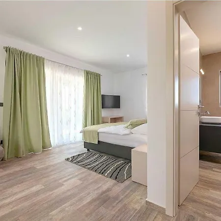 Vakantiehuis Traumhafte Mit Sauna, Whirlpool, Privatpool, Babybett, Billard, Bbq *