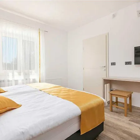 Vakantiehuis Traumhafte Mit Sauna, Whirlpool, Privatpool, Babybett, Billard, Bbq