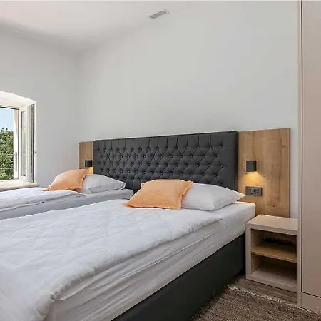 Traumhafte Mit Sauna, Whirlpool, Privatpool, Babybett, Billard, Bbq Nyaraló Kaštelir